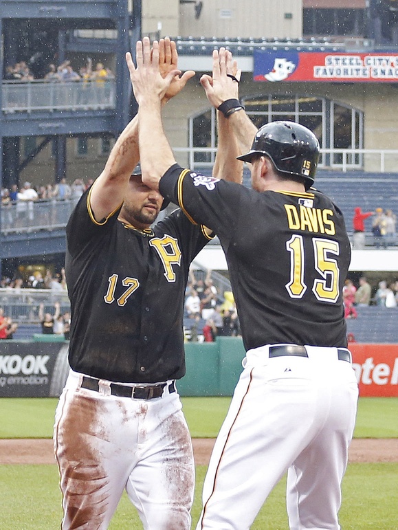 Mets trade struggling Ike Davis to Pirates