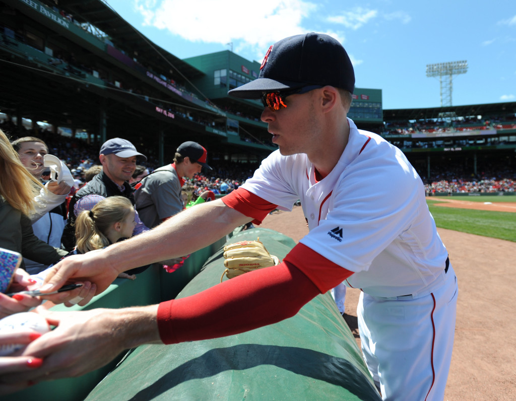 Brewers officially announce Brock Holt signing, DFA Taylor