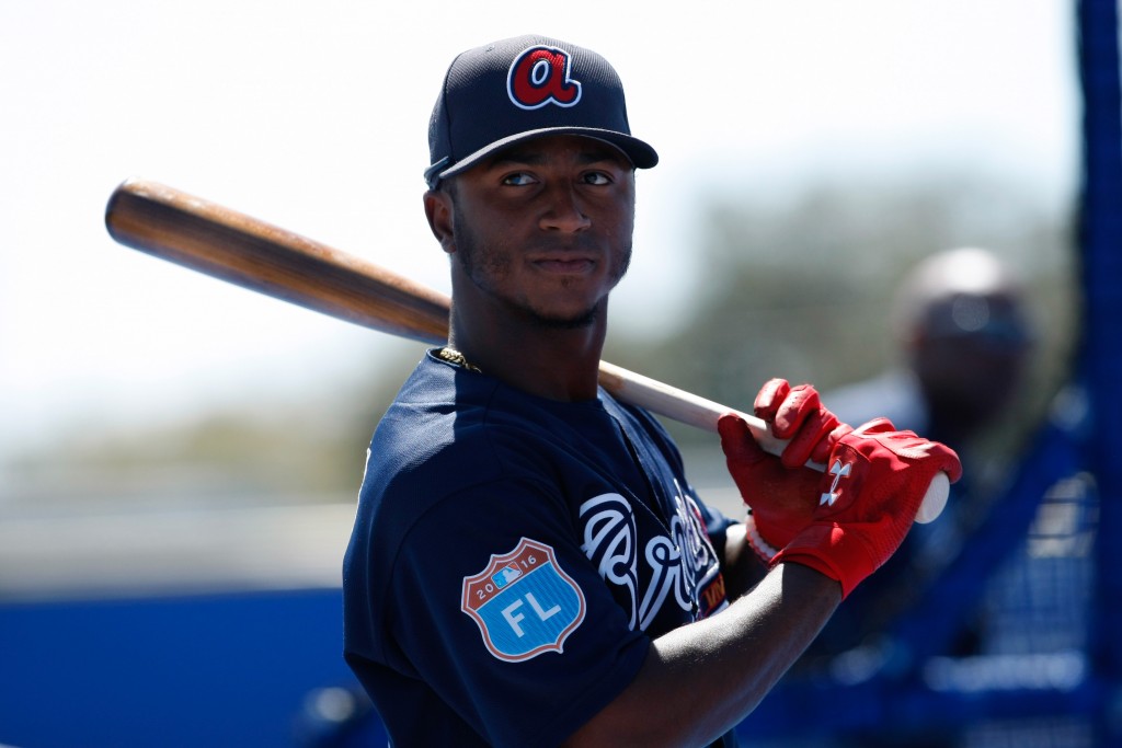 Braves prospect Ozzie Albies injures elbow