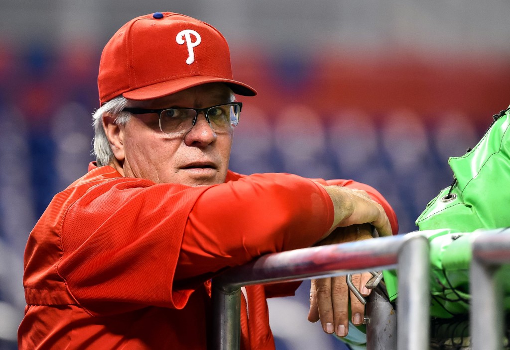 Phillies' Mackanin should put Rhys Hoskins at first, bench Tommy