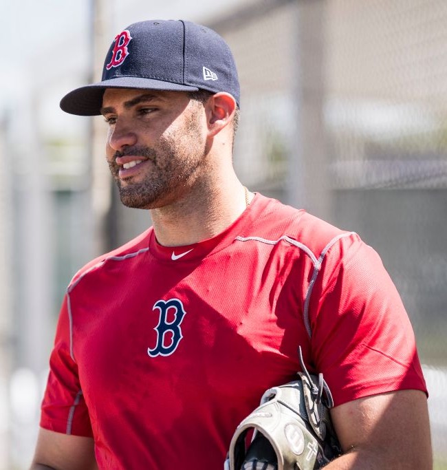 J.D. Martinez declines to opt out, remains with Red Sox