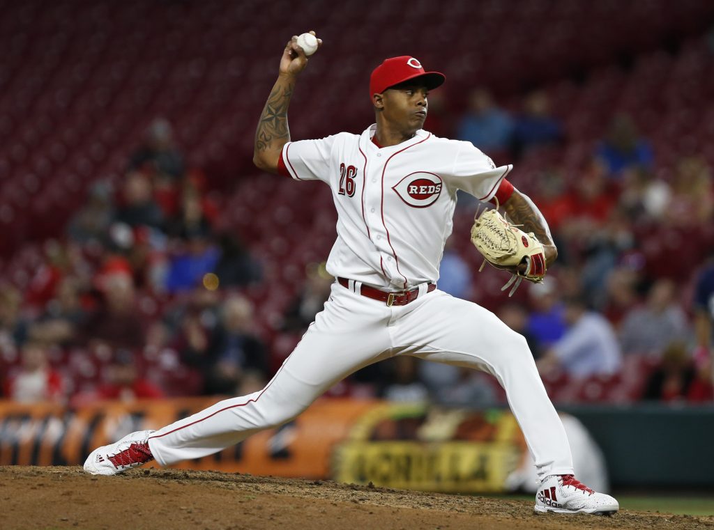 MLB news: Aroldis Chapman throws bullpen, Dan Uggla hits 2 balls