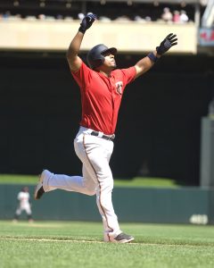 Brewers acquire Eduardo Escobar from D-backs