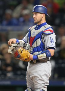 LOOK: Yasmani Grandal singles right-handed wearing lefty's batting