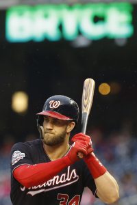 Bryce Harper fools everyone by pretending to get hit by foul ball