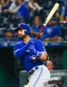 Giants acquire center fielder Kevin Pillar from Blue Jays in 4