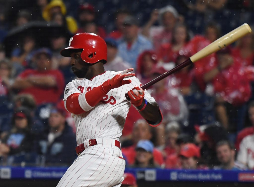 Philadelphia Phillies' Andrew McCutchen suffers knee injury trying