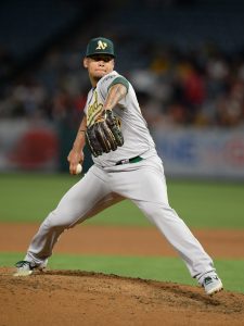 Yankees get Montas, Trivino from A's for 4 prospects