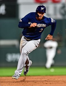 Brewers trade Davies, Grisham to Padres for Lauer, Urias