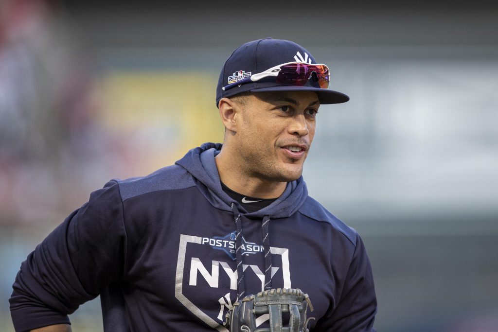 Yankees DH Stanton on 10-day injured list with quad strain