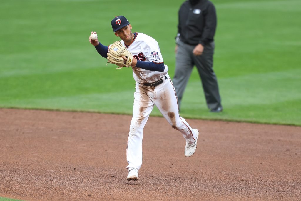 Twins adding four-time Gold Glove-winning shortstop Andrelton Simmons