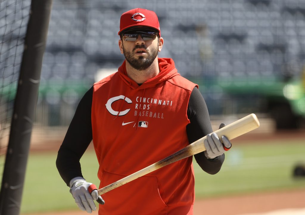 Mike Moustakas quickly placed on the Reds injured list with illness