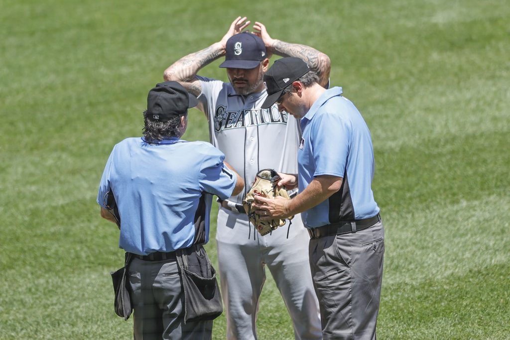 Astros: Angel Hernandez: Yankees announcers troll umpire after he