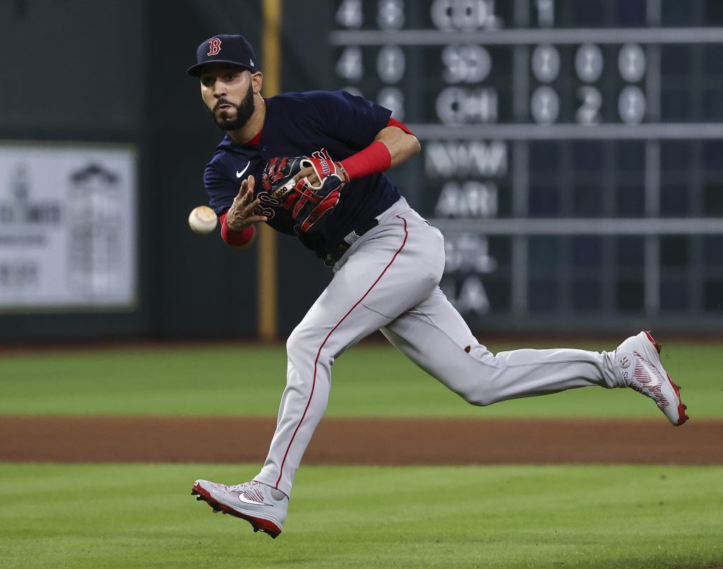 Red Sox officially sign utility man Marwin Gonzalez to one-year deal