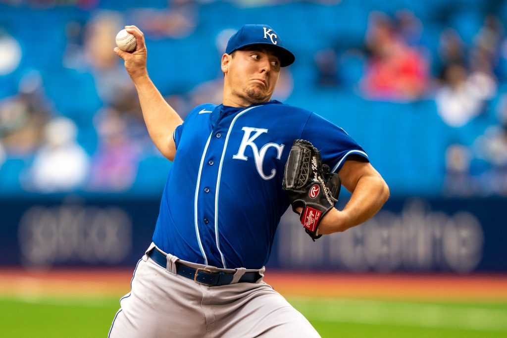 Quick-thinking Zack Greinke helped Royals get an out in manner