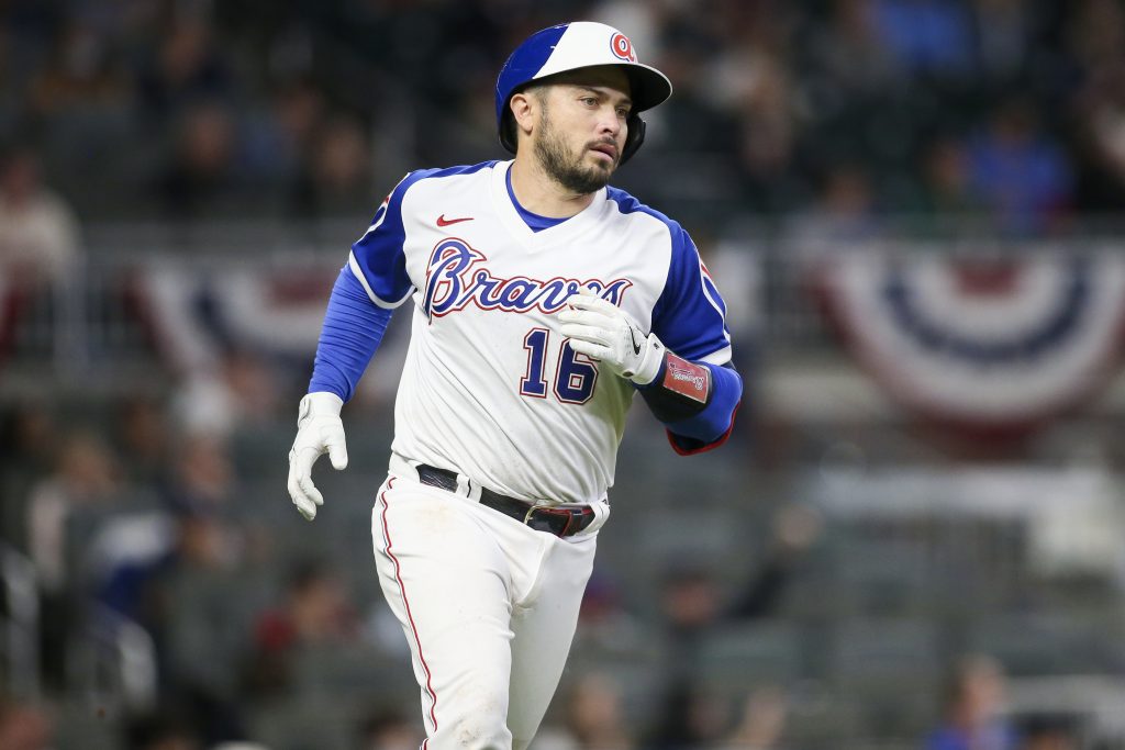 Braves sign Travis d'Arnaud to one-year contract extension