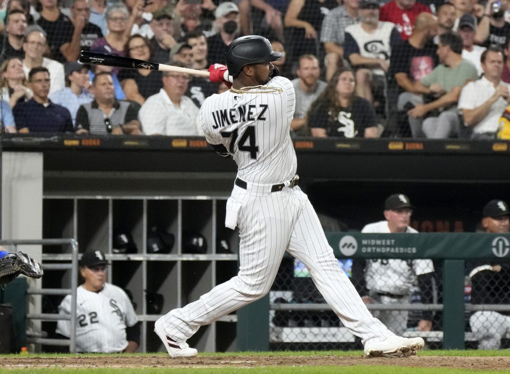 Eloy Jimenez To Miss 6-8 Weeks With Hamstring Strain thumbnail