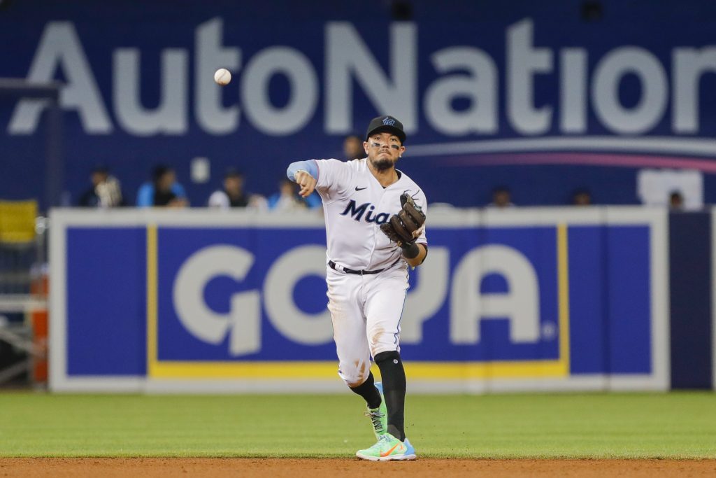 Marlins' Miguel Rojas switching to uniform number 11 for 2022 season - Fish  Stripes