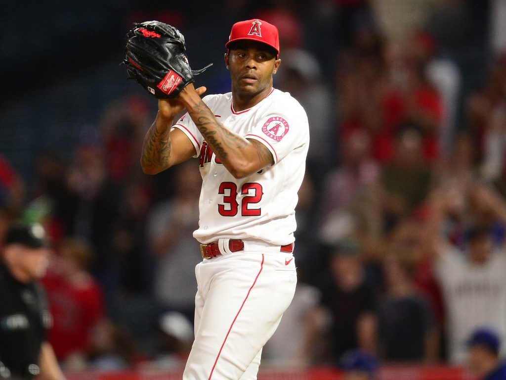 Chapman, Yankees agree to $48M, 3-year contract