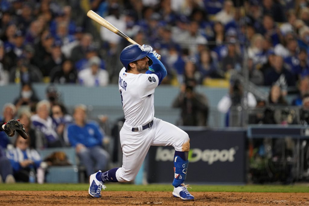 Dodgers Re-Sign Chris Taylor - MLB Trade Rumors