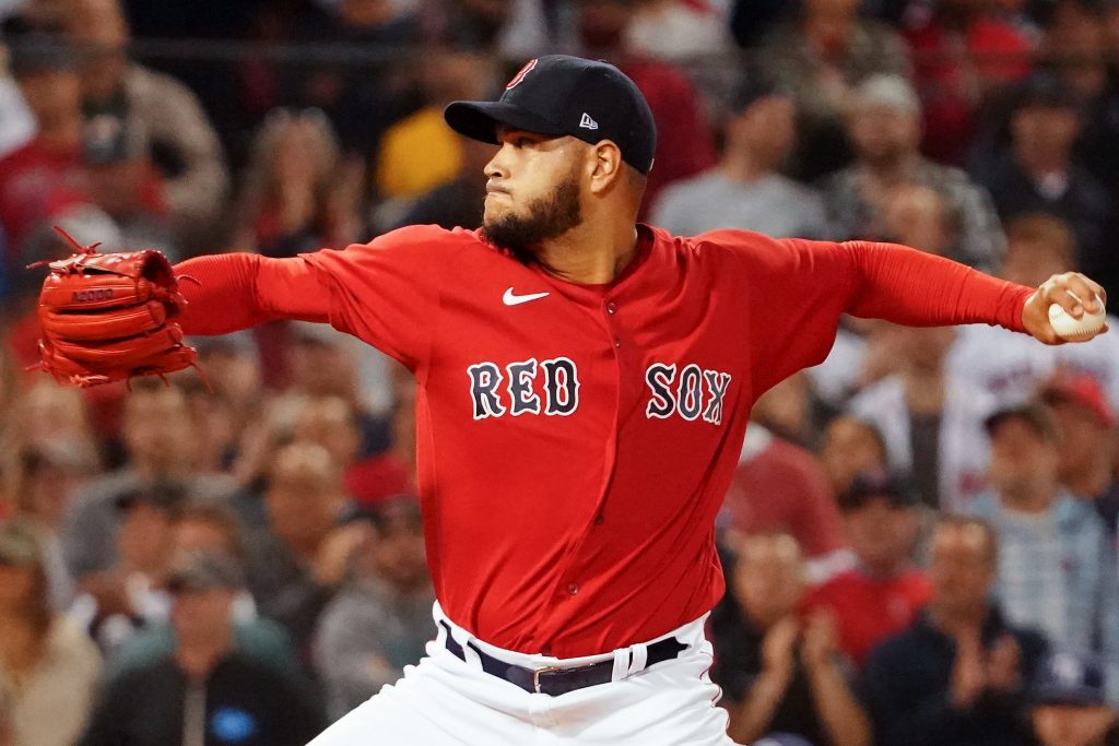 Red Sox pick up Vazquez's option, extend qualifying offer to Rodriguez