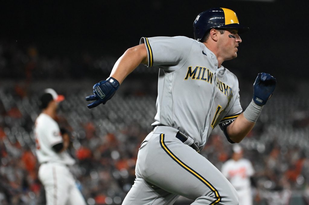 New catcher Victor Caratini must get up to speed quickly with Brewers