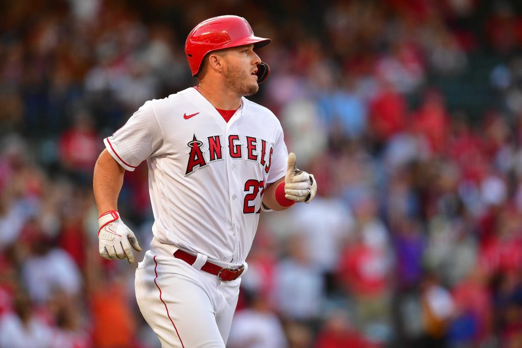 Angels win streak continues but Mike Trout leaves with groin injury - Los  Angeles Times