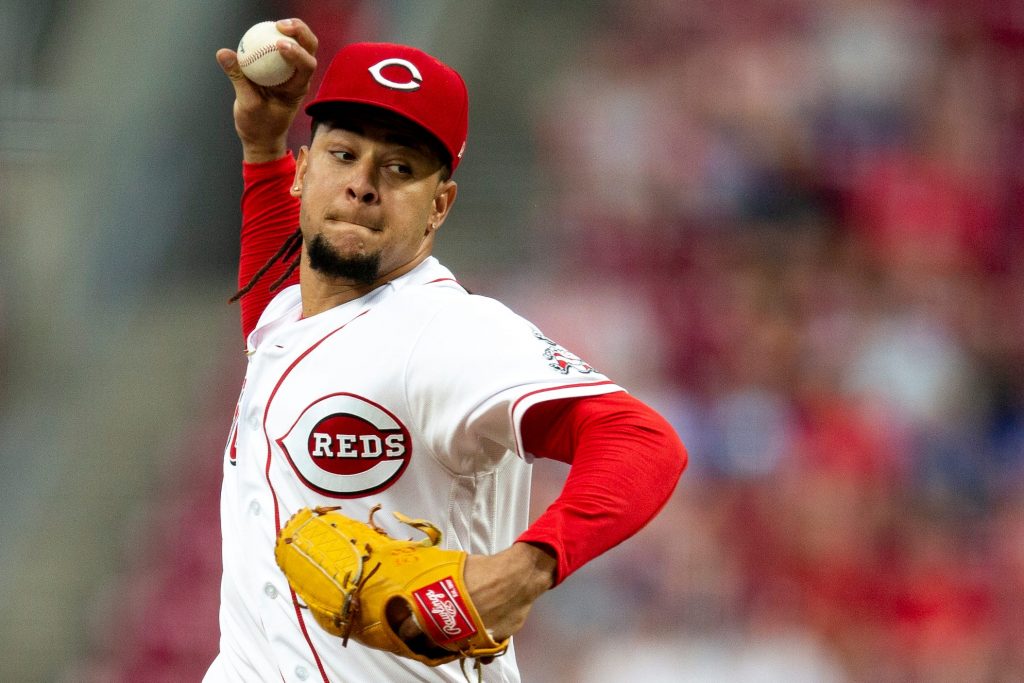 Source: Yankees push hard for Luis Castillo, but Reds are the