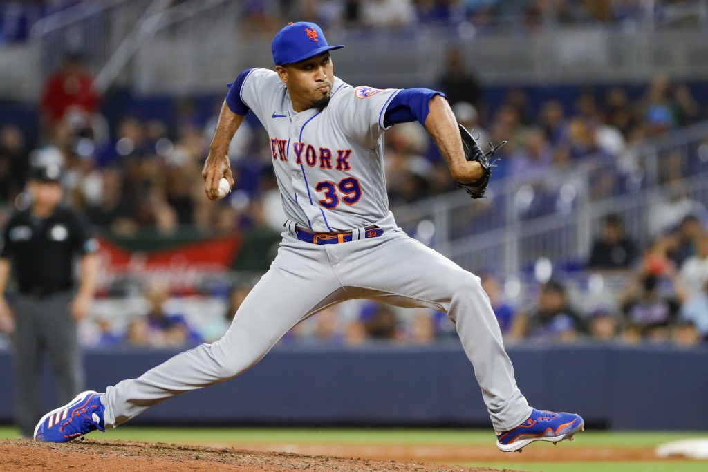 Mets closer Edwin Diaz throws off mound but too early to talk a late-season  return, National Sports