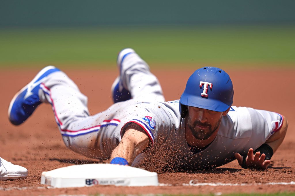 Rangers swap outfielders, Calhoun to Giants for Duggar