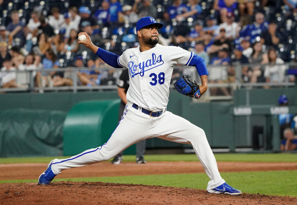 Blue Jays trade reliever Joel Payamps to Royals for cash