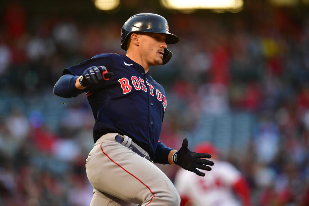 Enrique Hernández agrees to deal with Red Sox