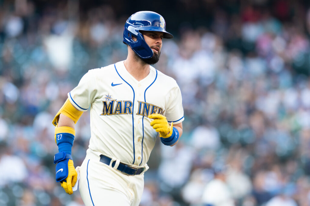 Mariners acquire All-Star OF Jesse Winker, INF Eugenio Suárez from