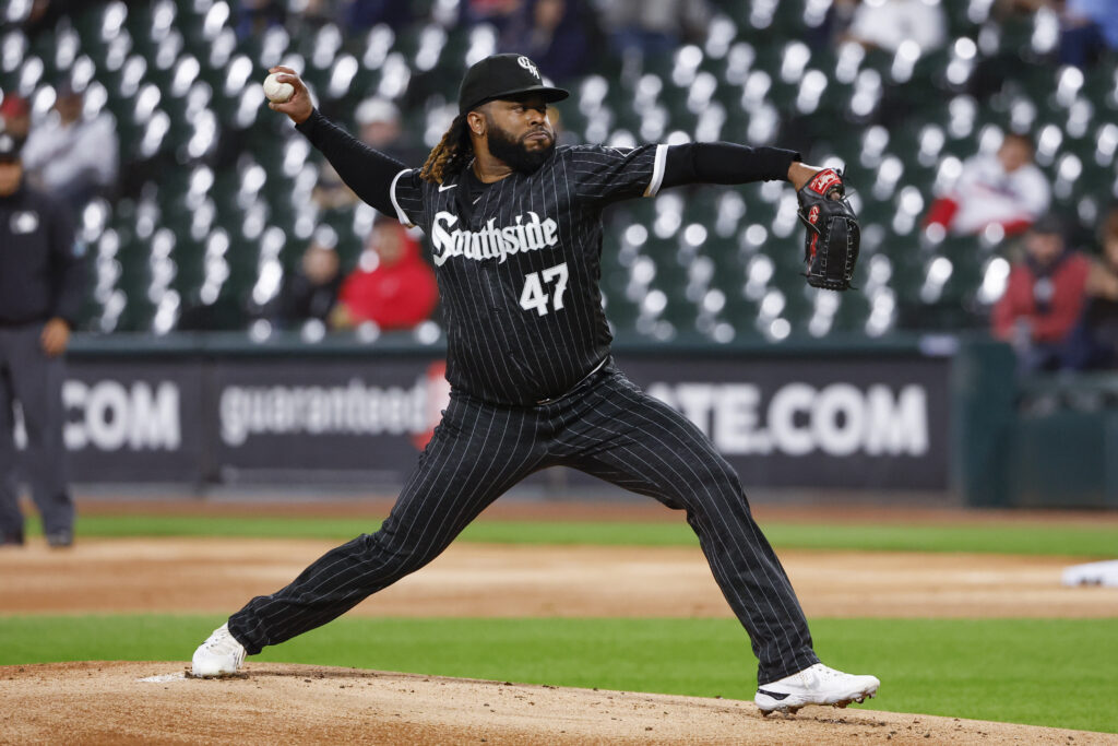 White Sox sign veteran pitcher Johnny Cueto to a minor league contract