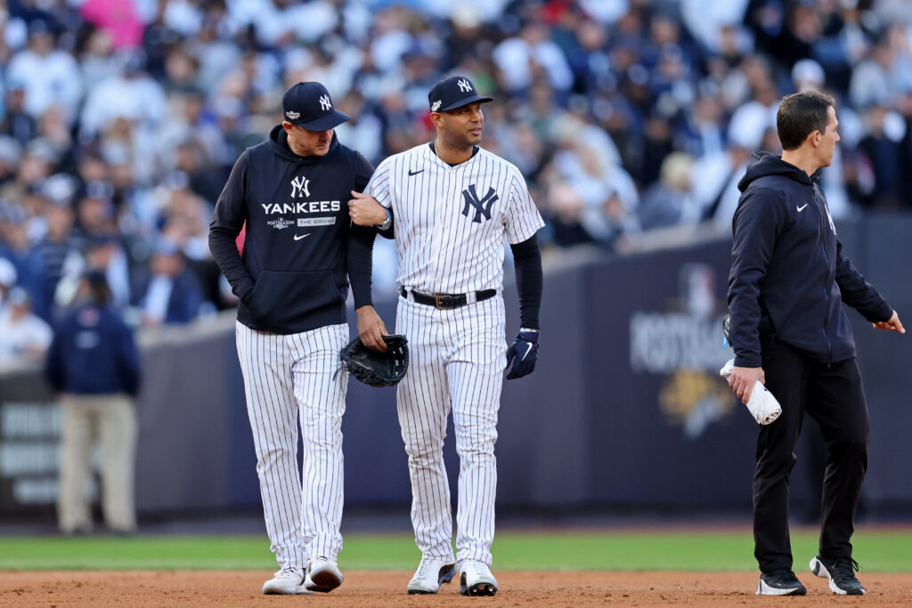 Yankees LF Aaron Hicks out for postseason with knee injury