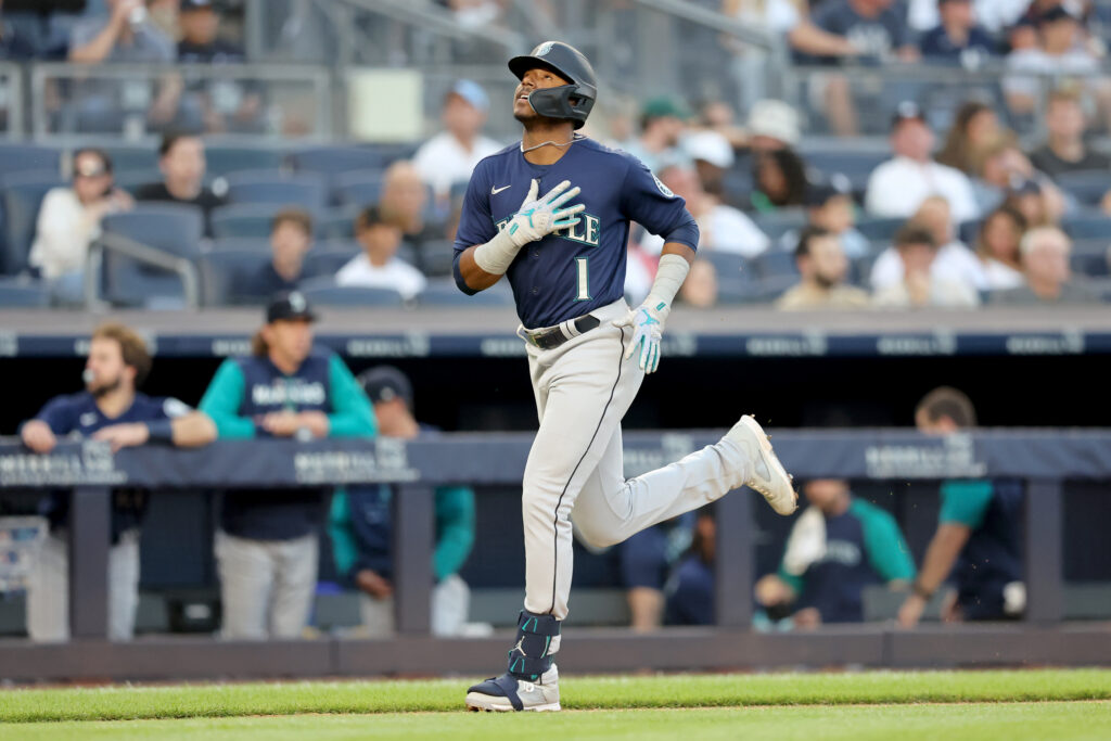 M's trade former AL Rookie of the Year Lewis to D-backs