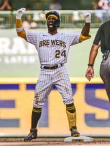 Andrew McCutchen reaches deal with Brewers