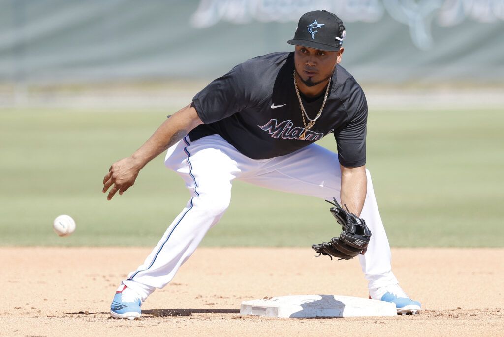 Miguel Rojas trade: Dodgers acquire SS from Marlins for Jake Amaya - True  Blue LA