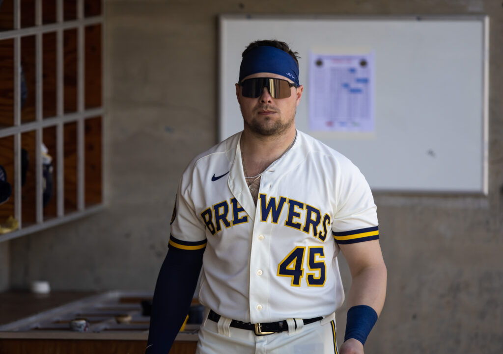 Brewers sign Luke Voit, designate Hiura for assignment