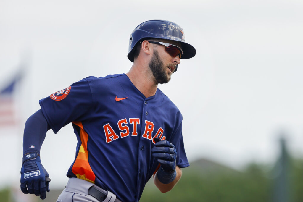 Astros' Yordan Alvarez has sore hand, won't take BP for a few days