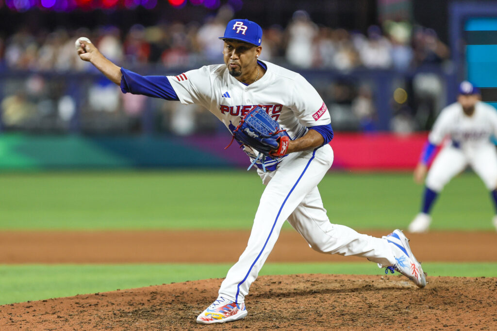 Edwin Diaz Helped Off Area With Proper Knee Damage