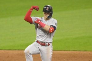 Dodgers re-acquire Red Sox utility player Kike Hernandez