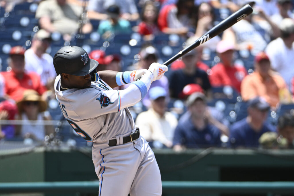 Marlins CF Jonathan Davis to have surgery on meniscus in right