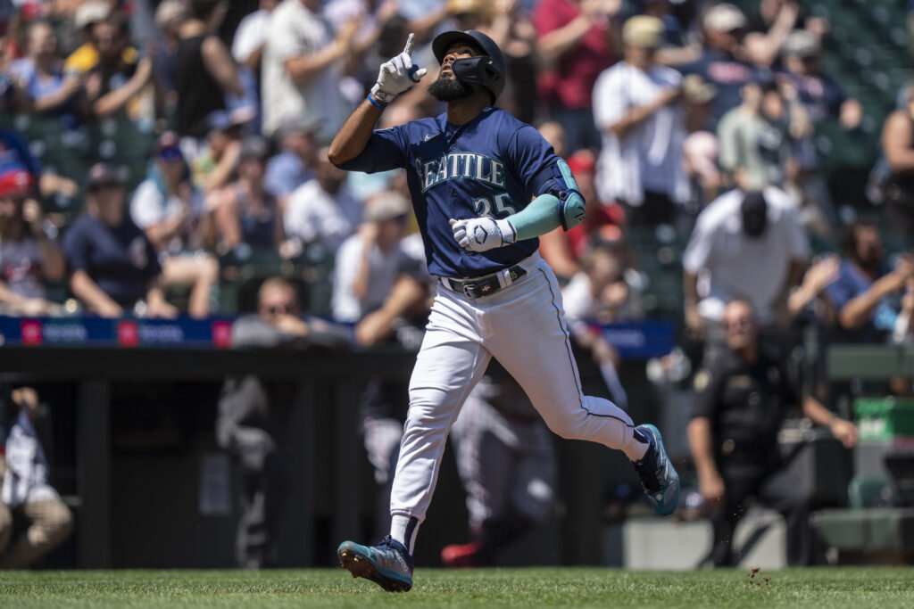 Early MLB trade rumors: Teoscar Hernandez to Seattle, Red Sox