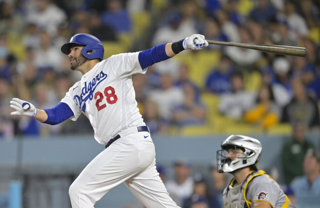 J.D. Martinez returns from IL, restoring Dodgers' lineup to full