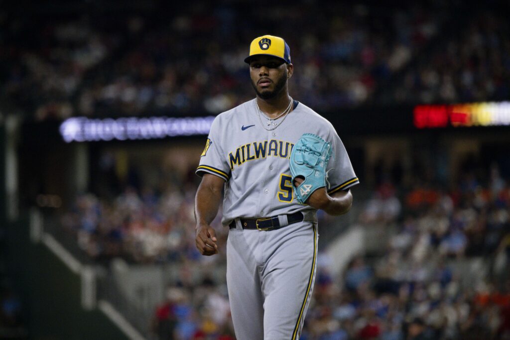 Brewers Place Elvis Peguero On Injured List