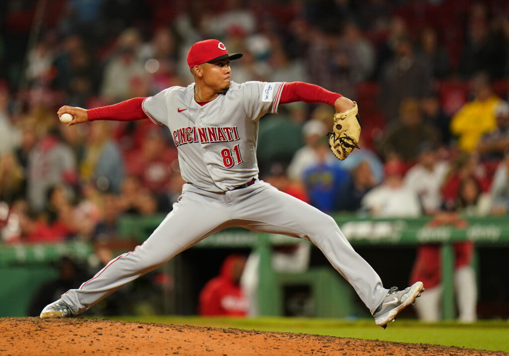 Dodgers Sign Eduardo Salazar To Minors Deal
