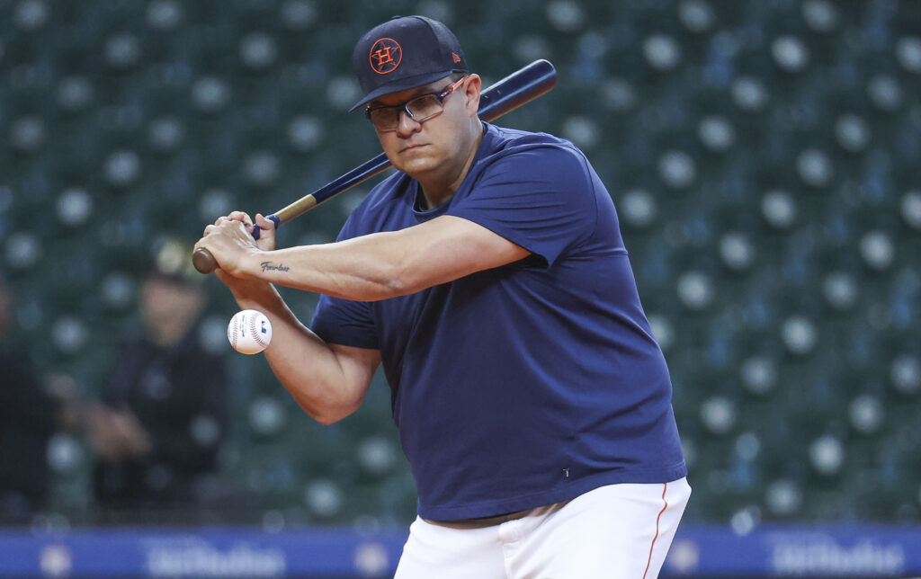 Astros To Promote Omar Lopez To Bench Coach