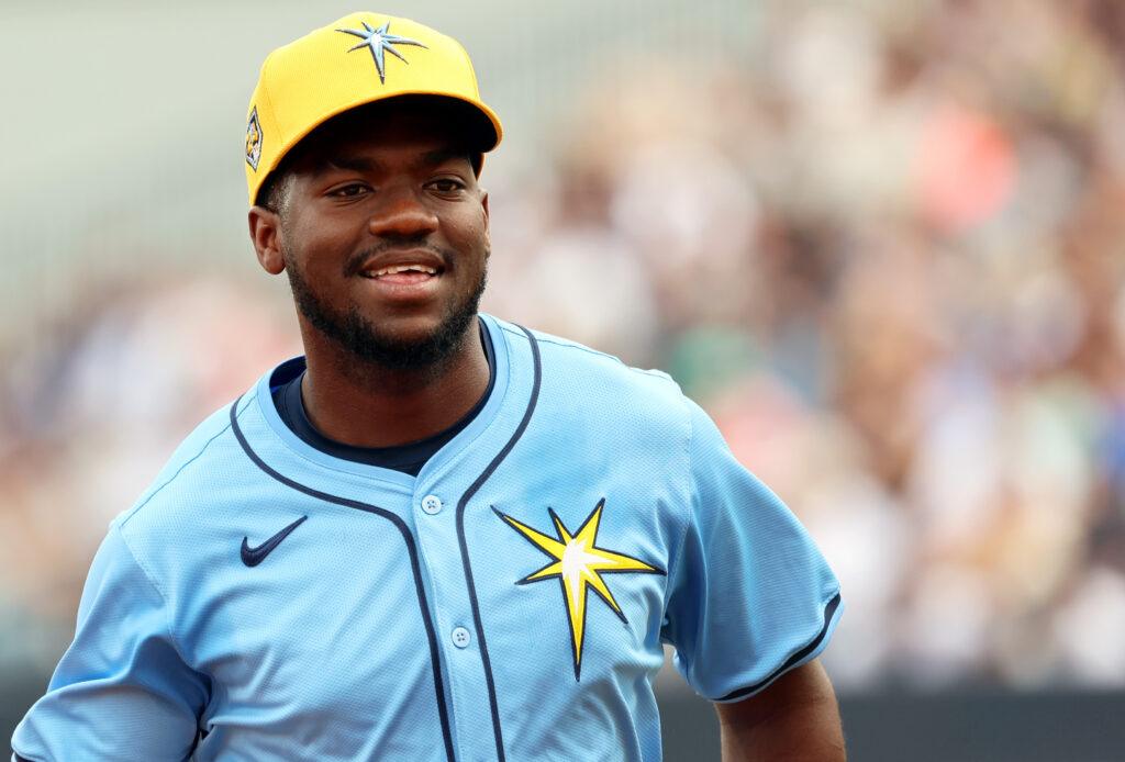 Giants Re-Sign Osleivis Basabe