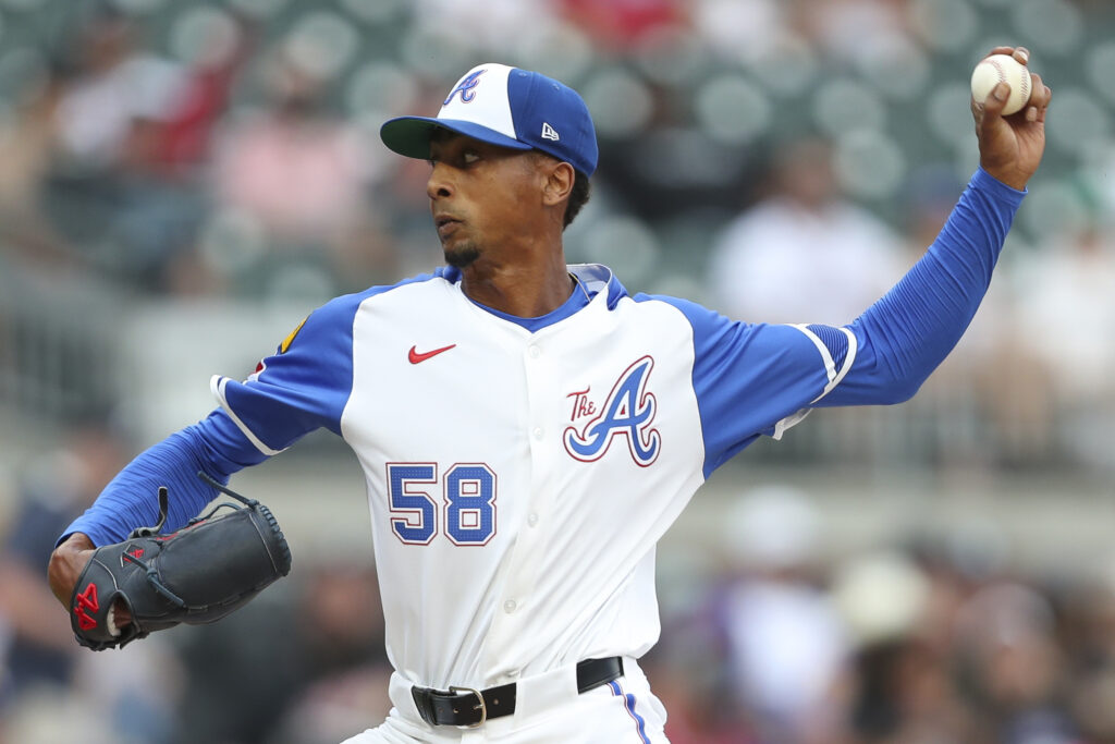 Braves Re-Sign Ray Kerr, Royber Salinas To Minor League Deals